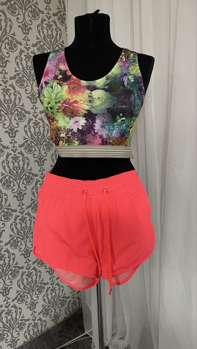 Set bustiera + pantaloni scurti lentru sport