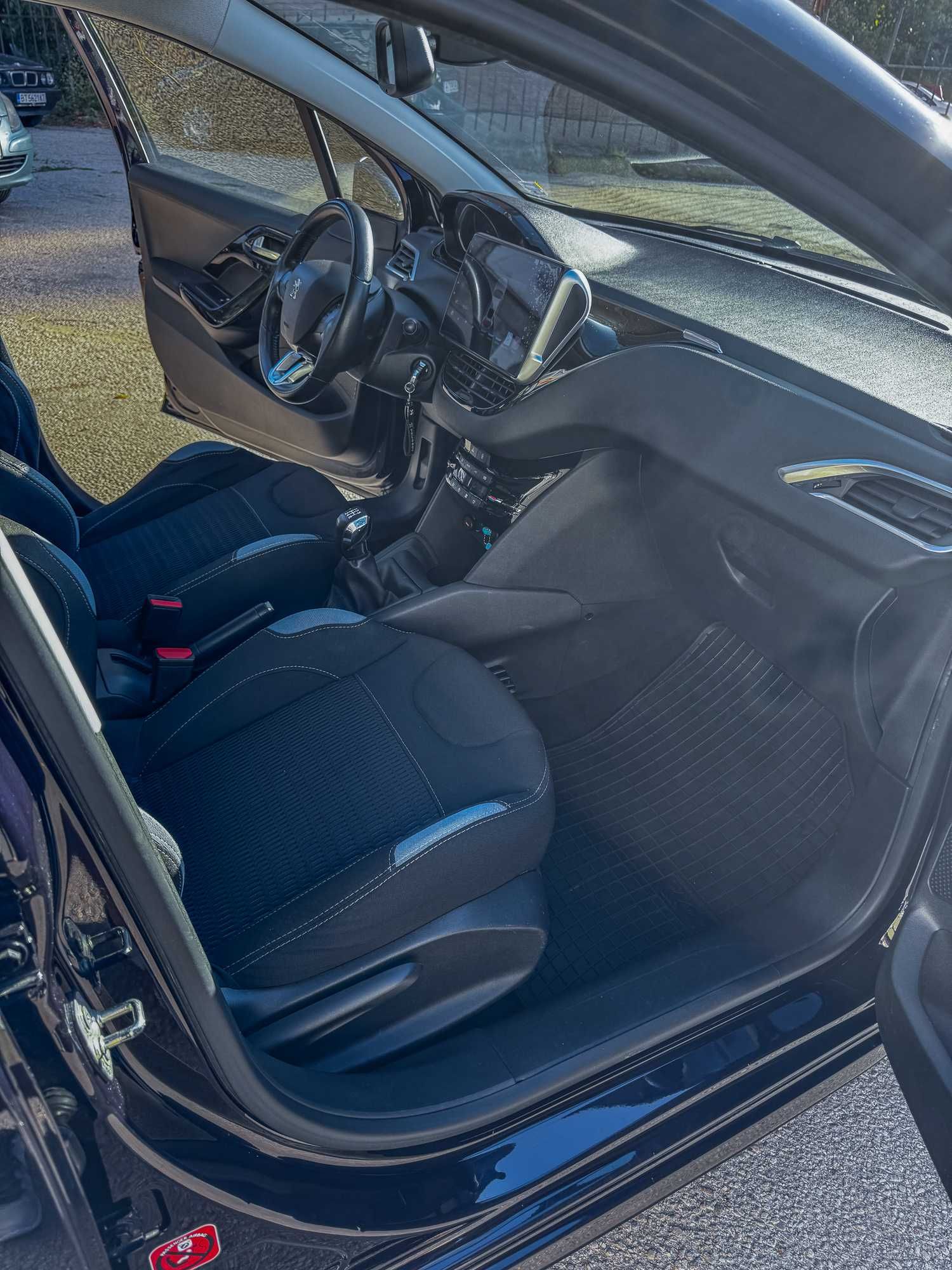 Peugeot 208 1.6 vti сервизна история, отлично състояние 2014