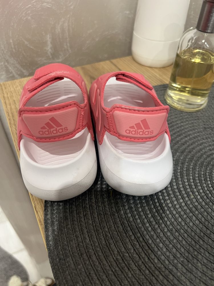 Сандали Adidas номер 26