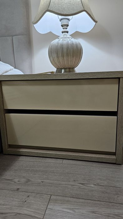 Vand dulap de dormitor+ doua noptiere