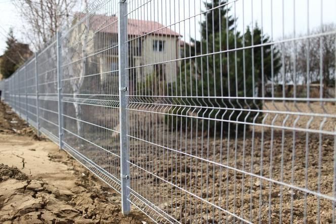 Executam garduri si porti plasa bordurata sipca metalica bca