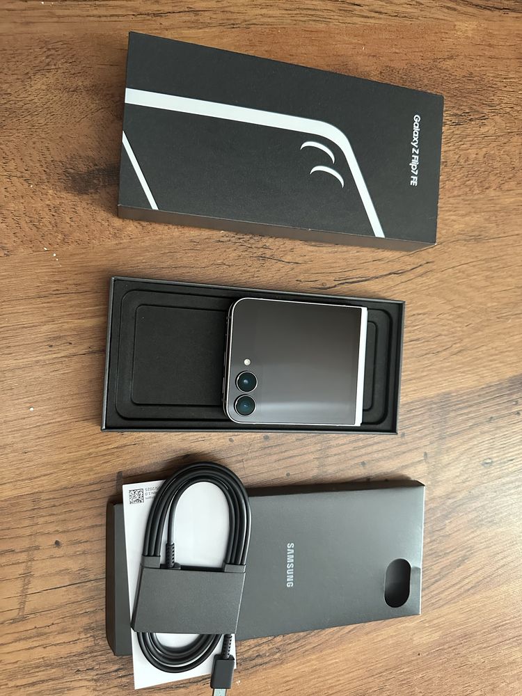 Samsung Galaxy Z Flip7 FE/Самсунг