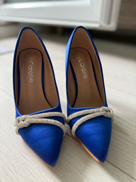 Vând pantofi albaștrii