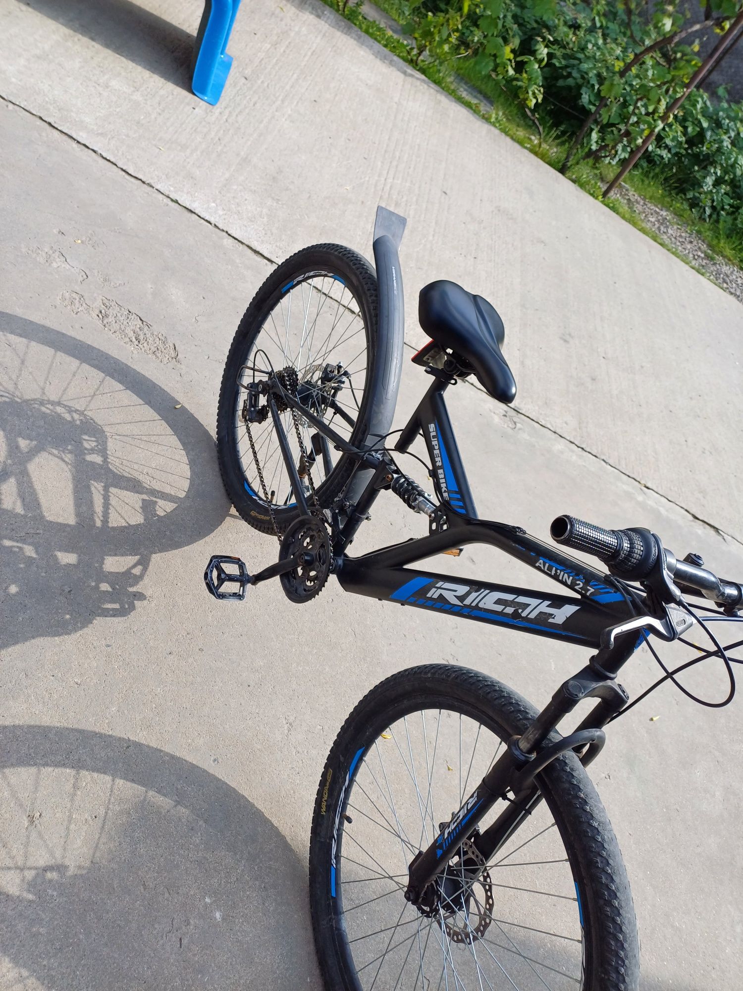 Vand bicicleta in stare buna full suspensie roti 27,5,cadru L