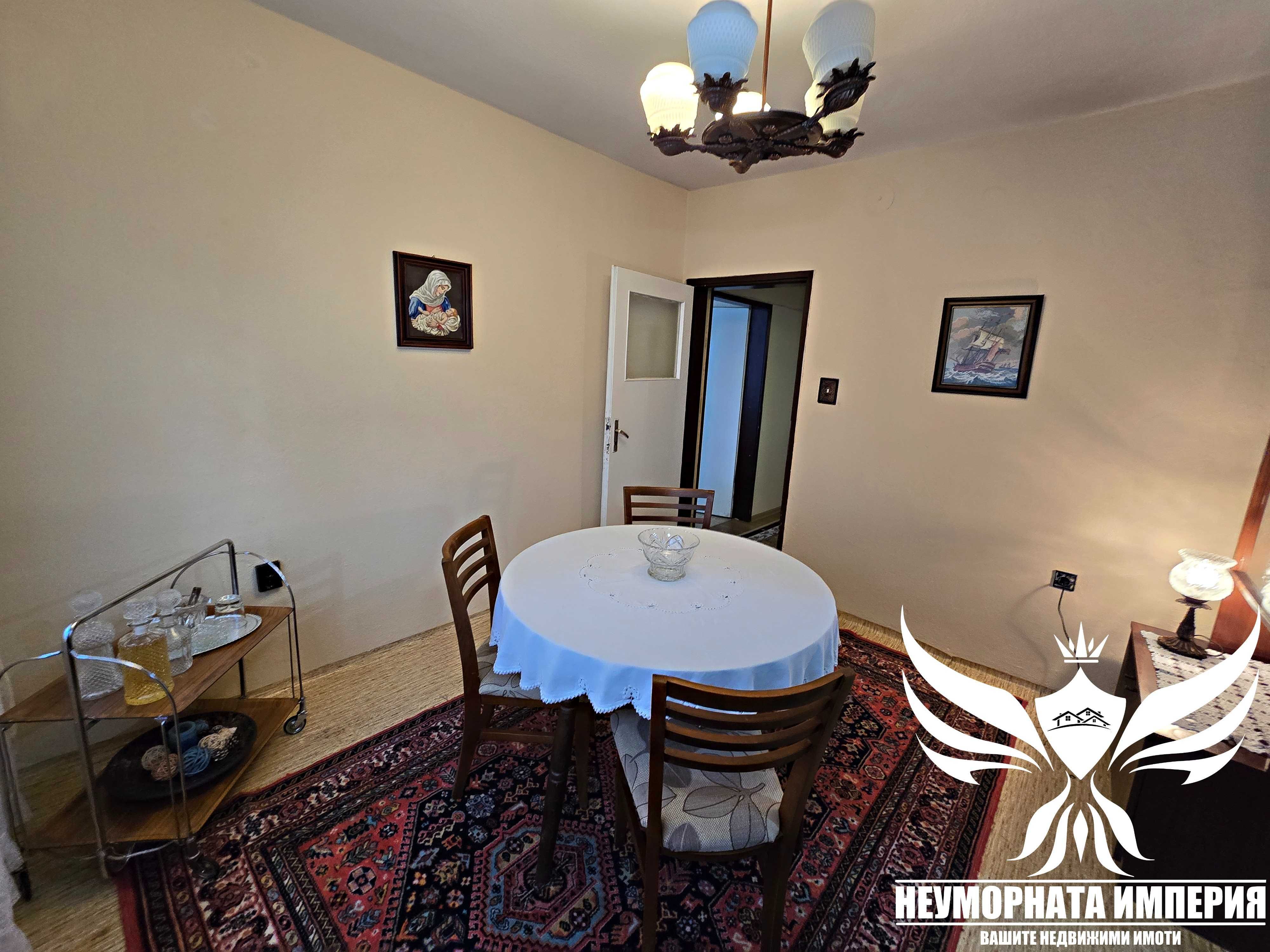 Продавам четиристаен апартамент 94кв. 1ет. гр.Асеновград, кв.Изток
