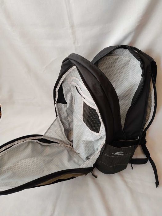 Раници FASTBREAK  30 литра и Nestea жълта