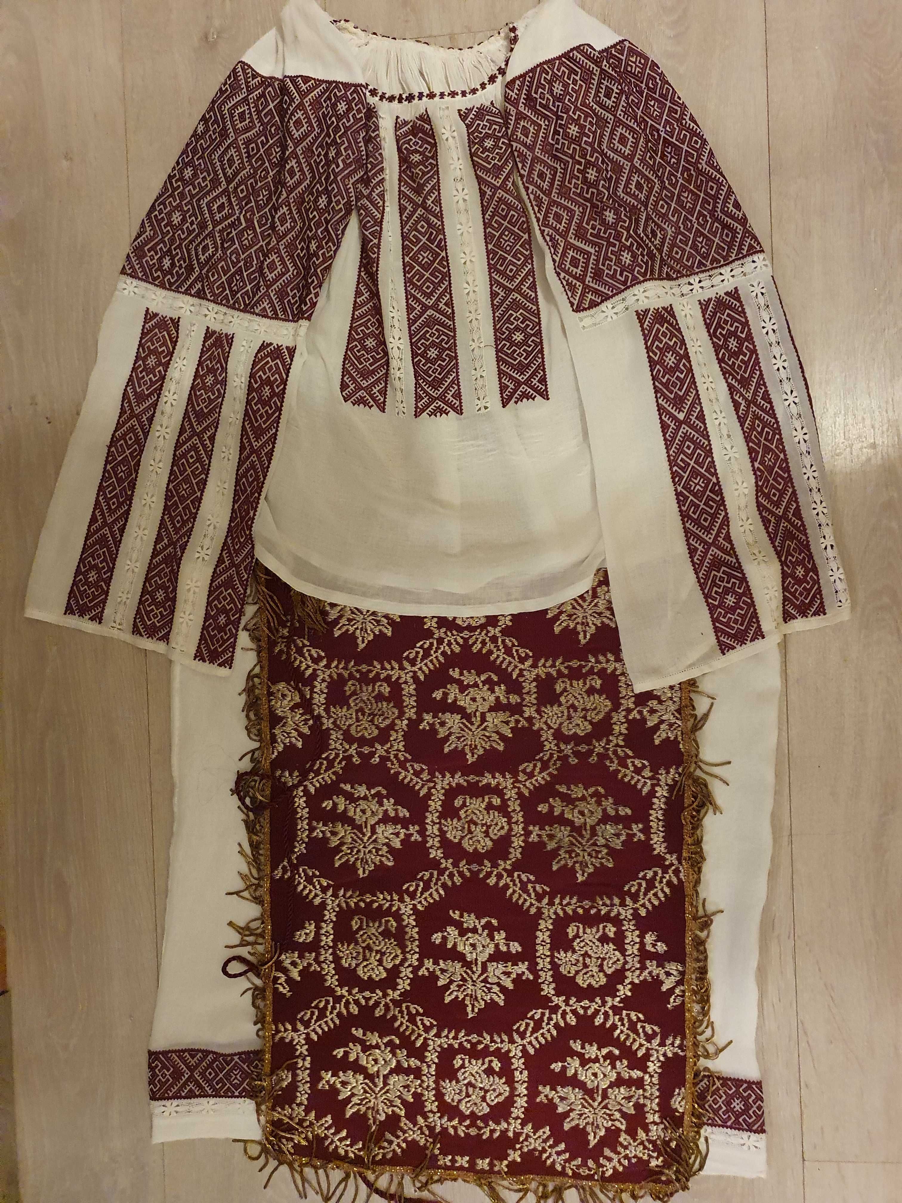 Costum popular complet model canonic de Banat din batist