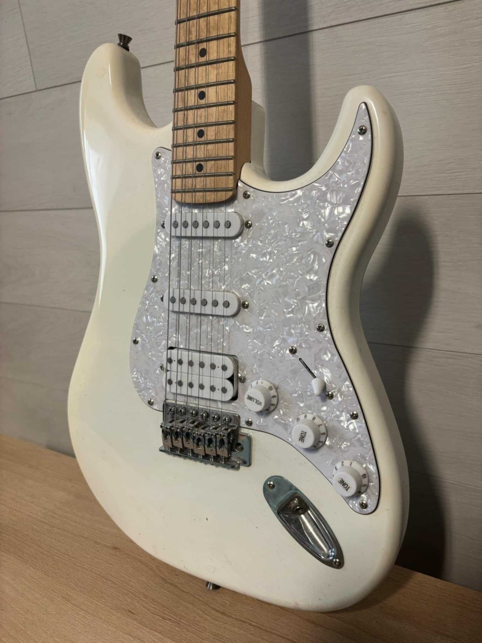 Eл. китара Fender тип стратокастер ,кабел