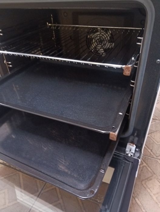 Свободно стояща печка с керамичен плот VOSS Electrolux 2 год.Гаранция!
