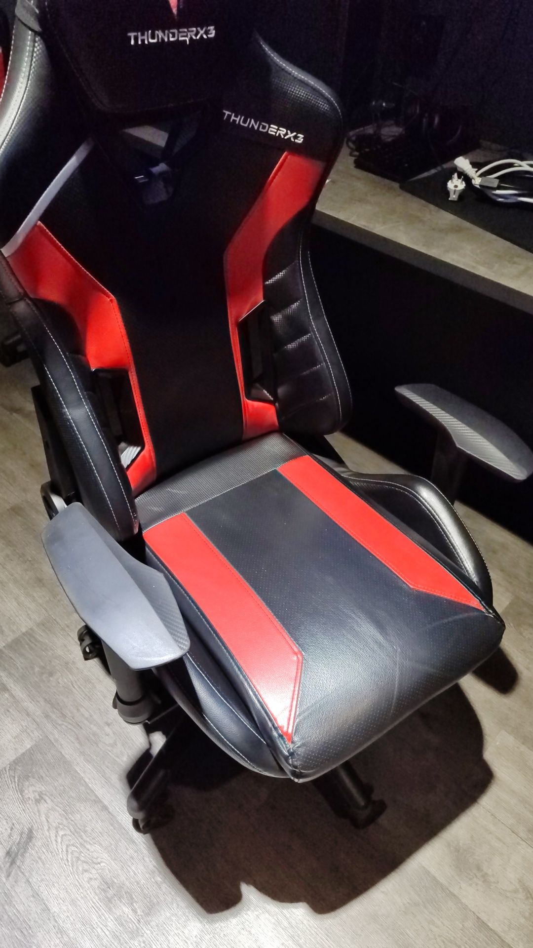 Игровое кресло thunderx3 ember red