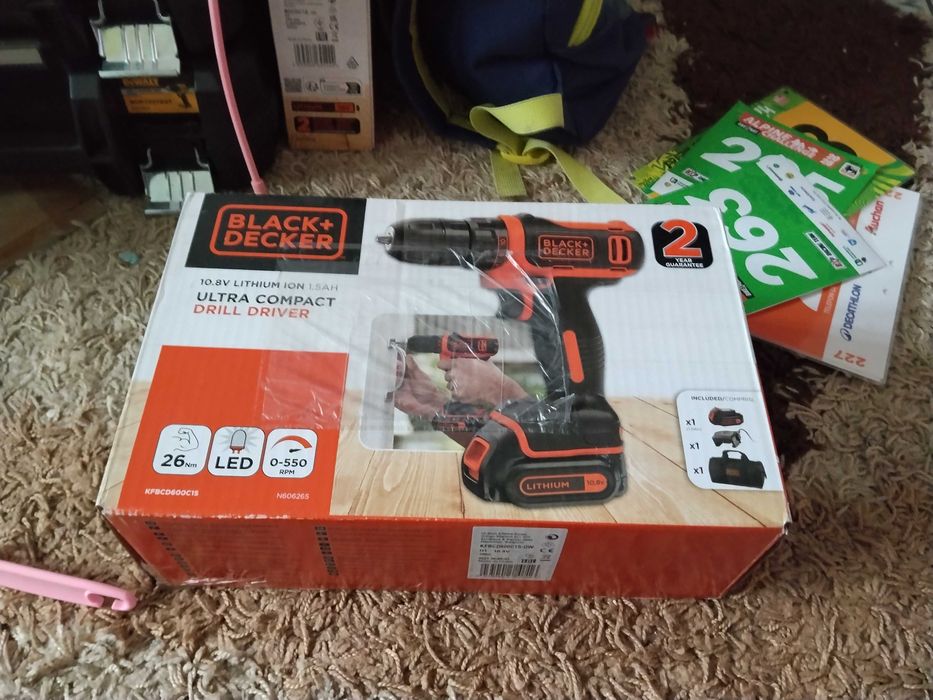 Black and decker cutie din carton