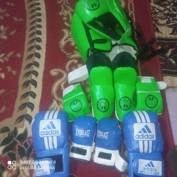 Сотилади   адидас