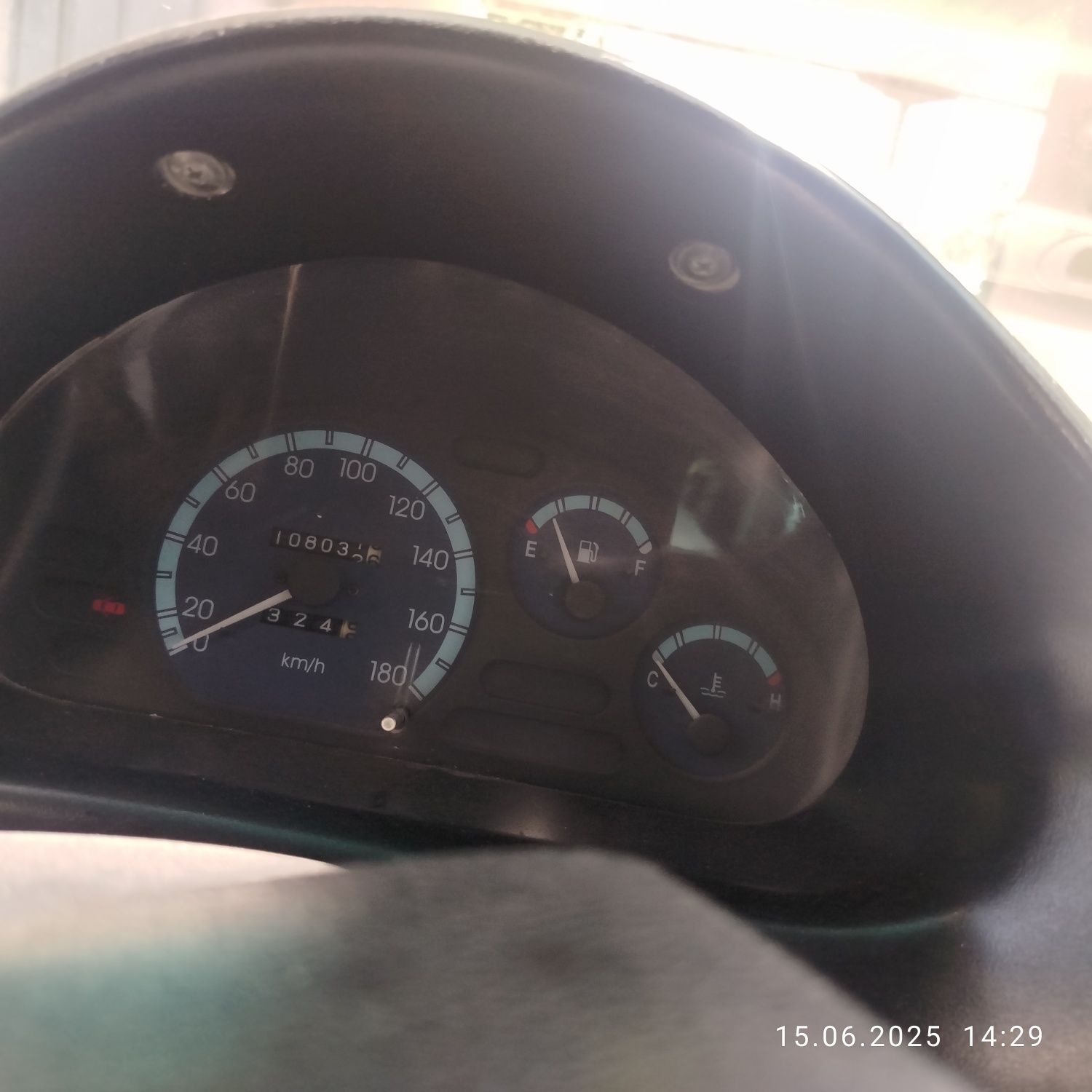 Matiz salondan bir qul minilgan