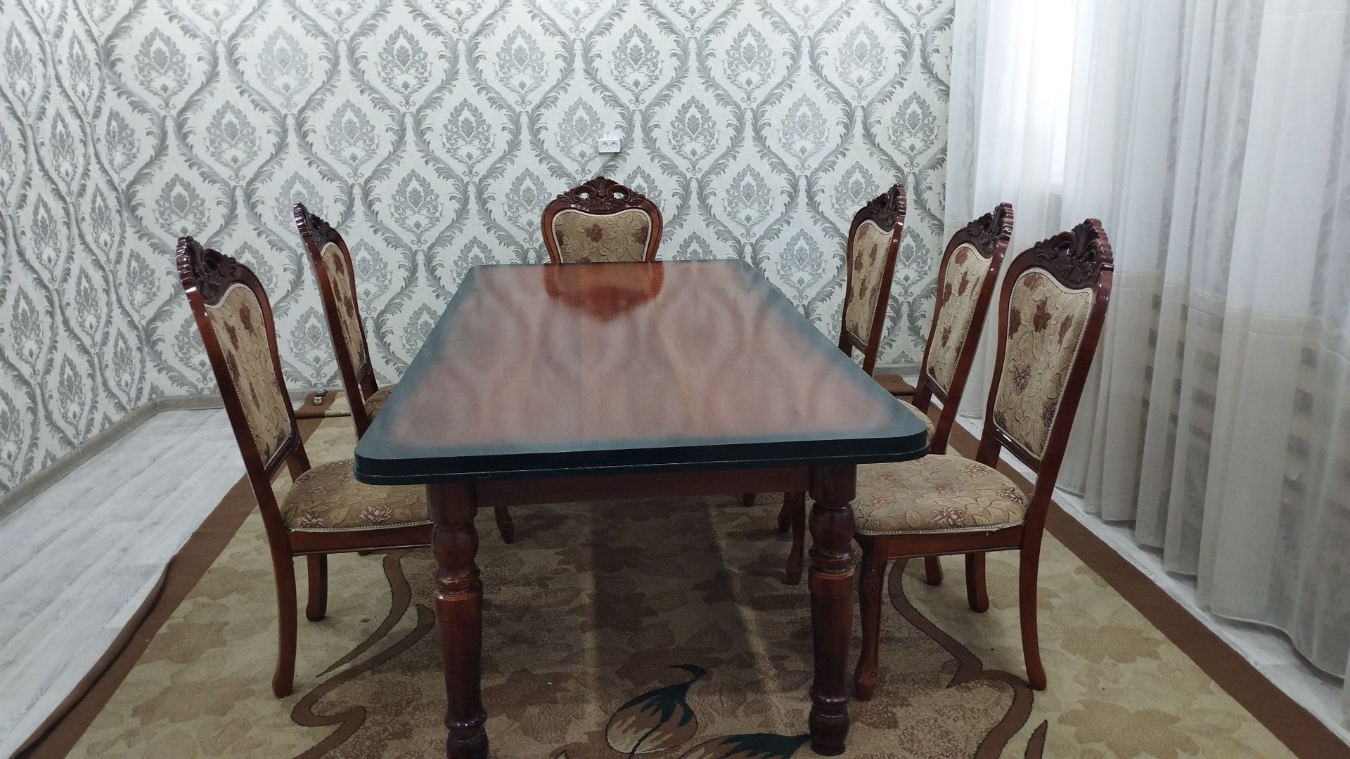 Стол, Стуля Арыс