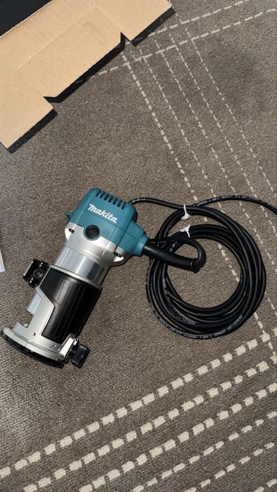 Masina de frezat Thakita RT0702C