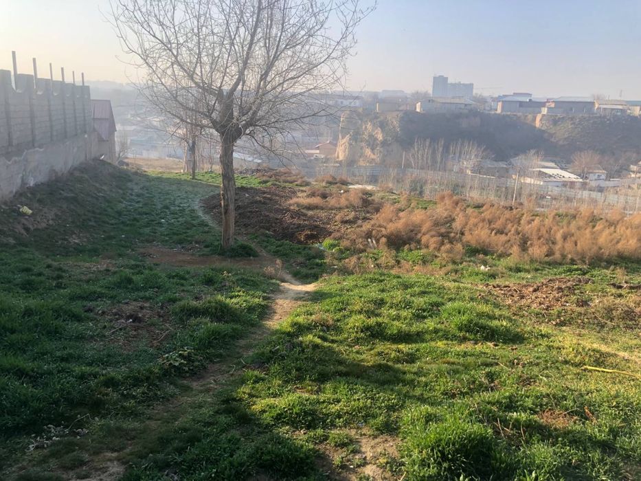 Yer sotiladi 10 sutiq suv gaz sivet bor manzil yangi obot