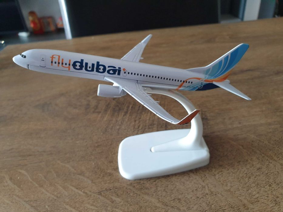 Macheta metalica de avion flyDubai | Decoratie | Perfect pt cadou