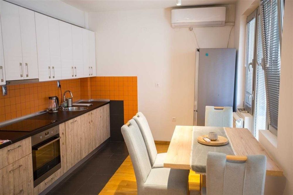 Дава се под наем Двустаен апартамент в Бургас, Славейков - 60 кв.м за 214.2 € - Снимка #2