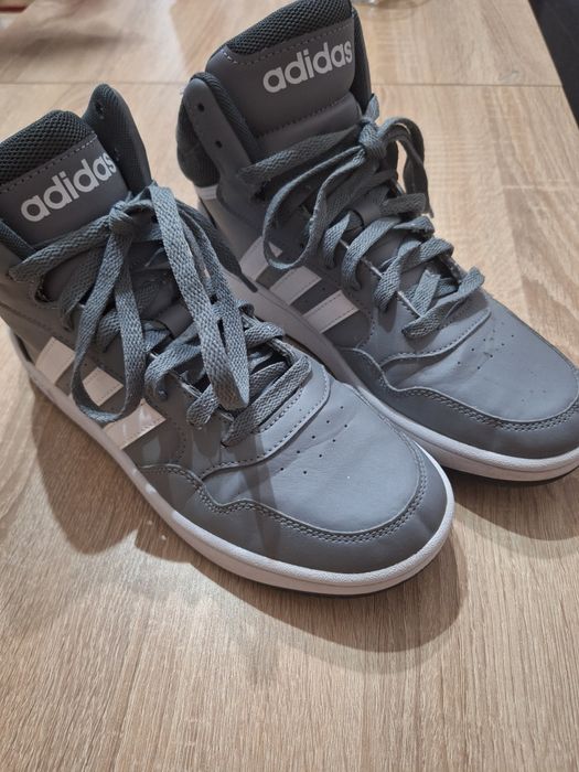 Маратонки адидас