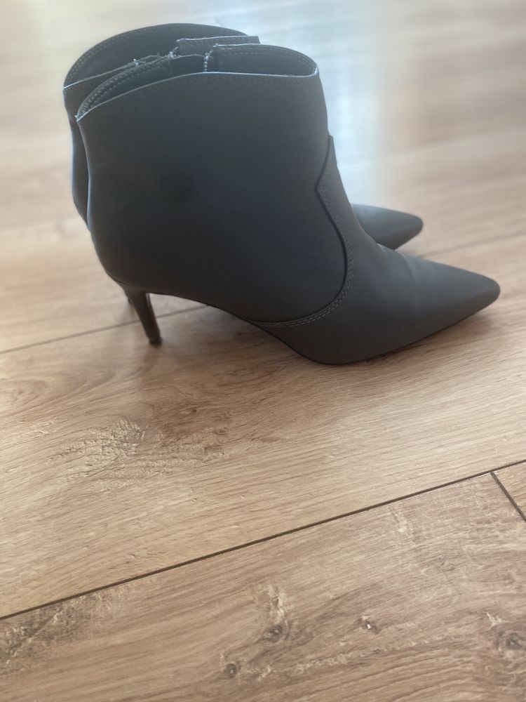 Botine gri Reserved
