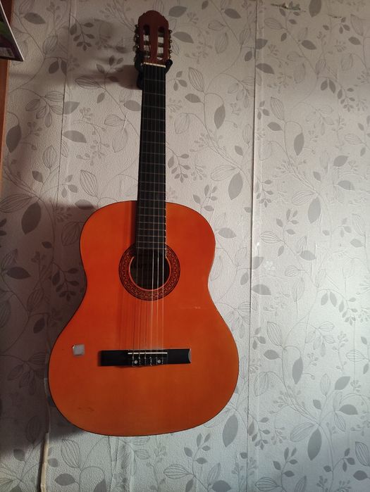 Vând chitara  Martinez  SPANISH GUITARS . Model  MTC-080-P