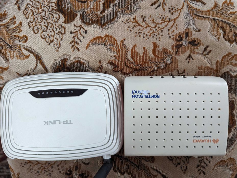 Router TP Link și router de la Romtelecom