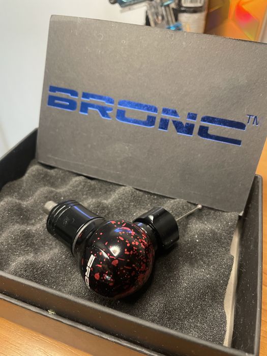 Aparat de tatuat Hummingbird Bronc – ca nou, original, la cutie