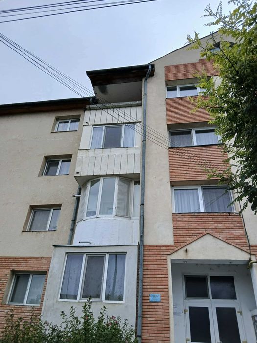 De vanzare apartament cu 3 camere
