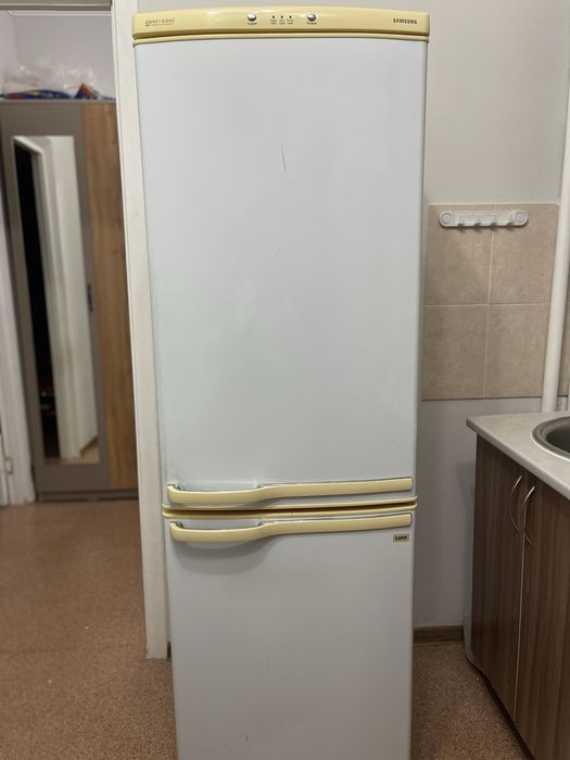 Продам холодильник