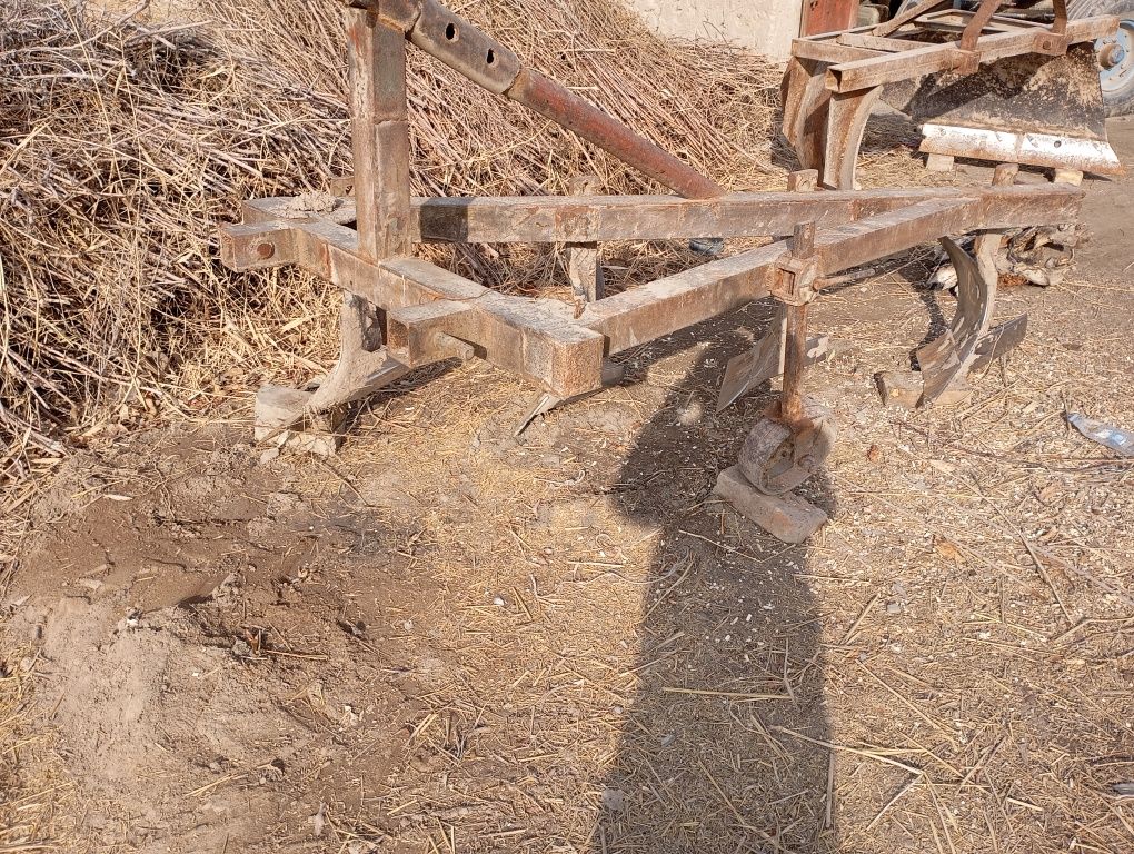 Traktor sotiladi holati  yaxshi hamma joyi soz haydashga tayyor
