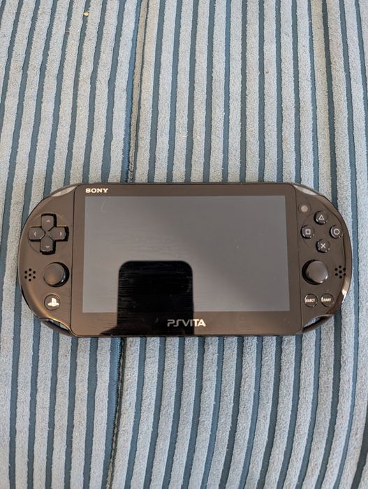 PS Vita 2000 modat