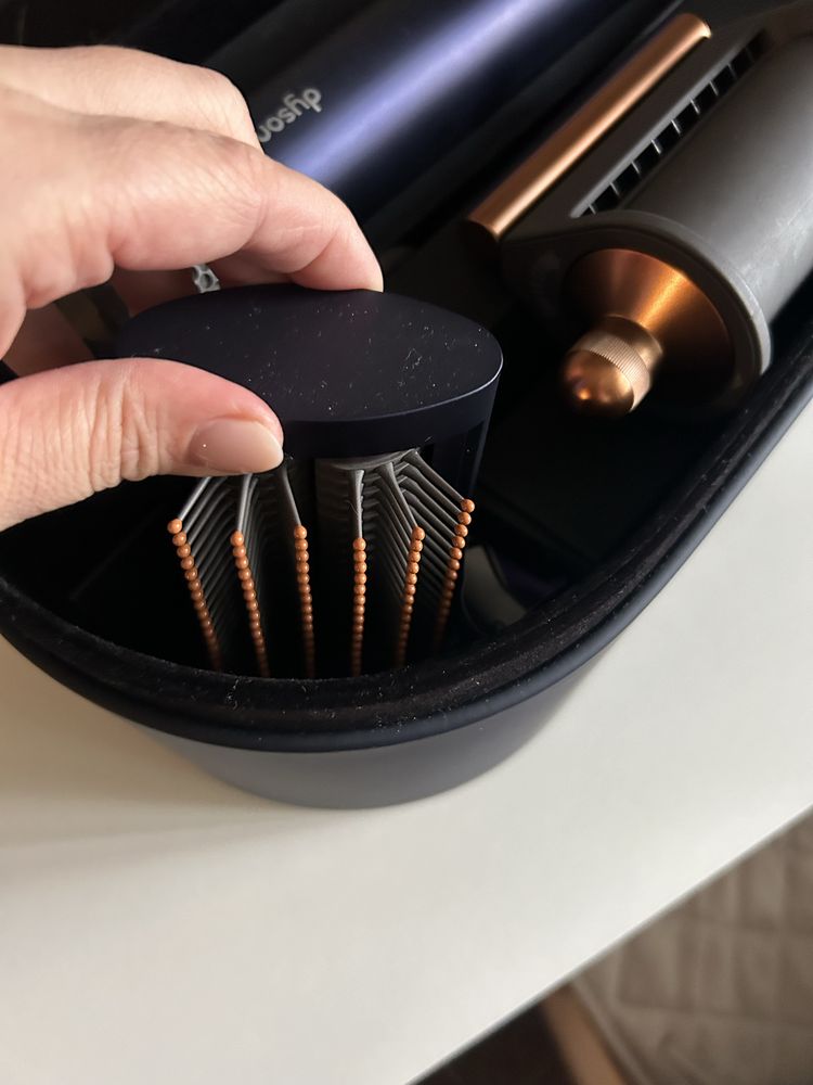 Dyson синий продам