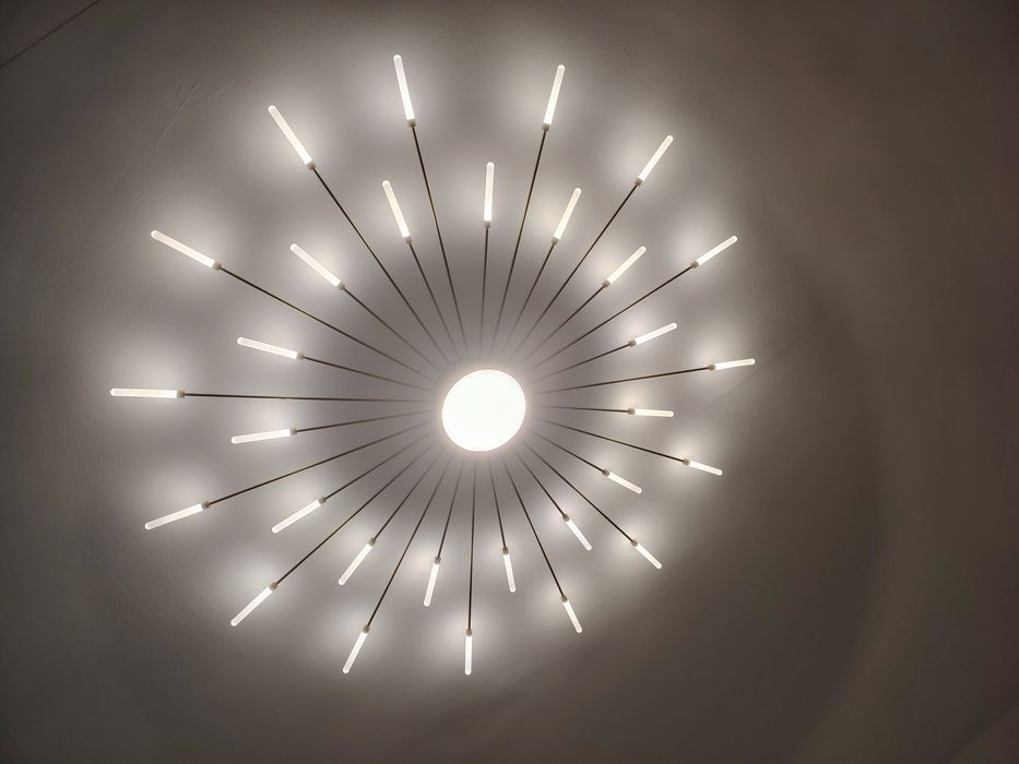 Продам люстру потолочную