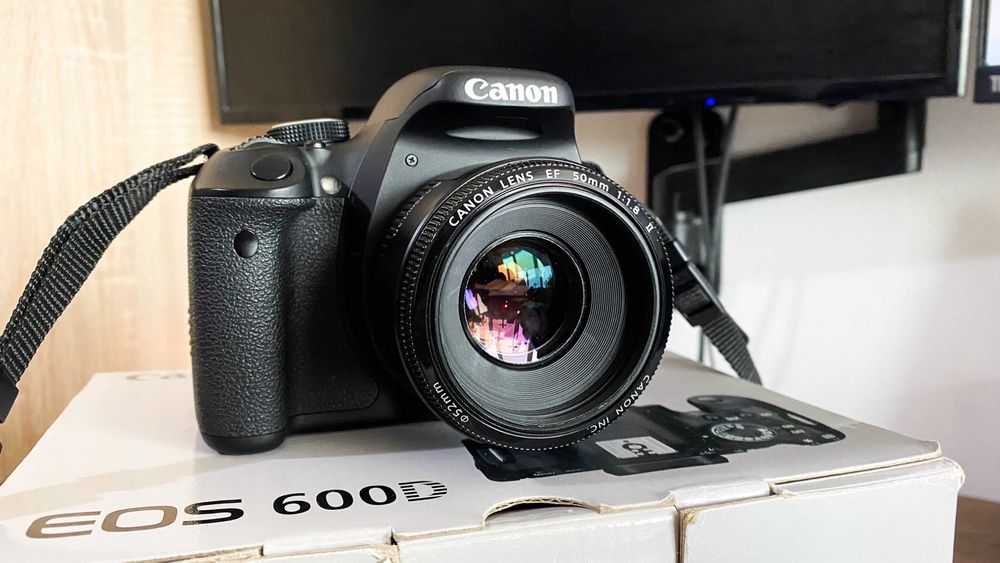 Canon EOS 600D + obiectiv EF 50mm (impecabil)