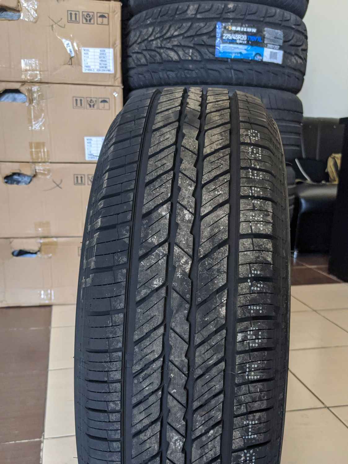 215/60R17 Roadx Китай