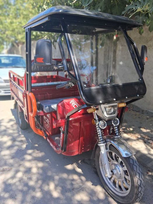 Triciclu basculantă