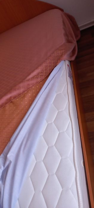 Set mobilier dormitor si saltea inclusa