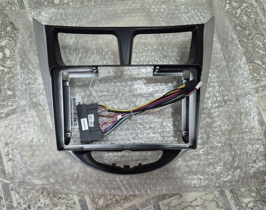 Рамка под планшет на Hyundai Accent