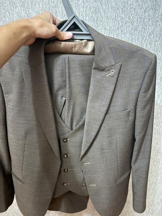 Кастюм мужской  50 размер одевали 2 раза