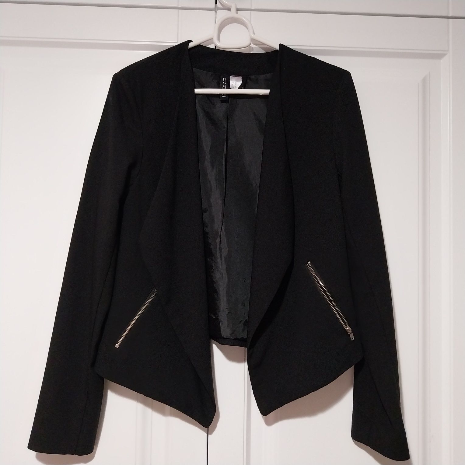 H&M Черно сако става за официални и ежедневни поводи
