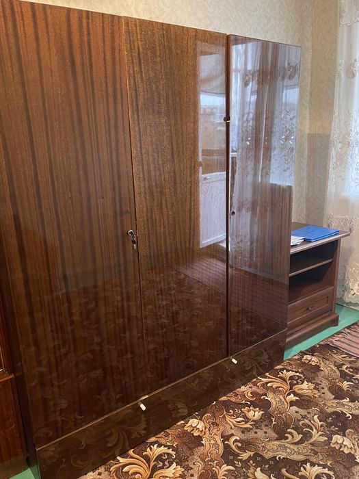 Шкаф большой в хорошем состоянии