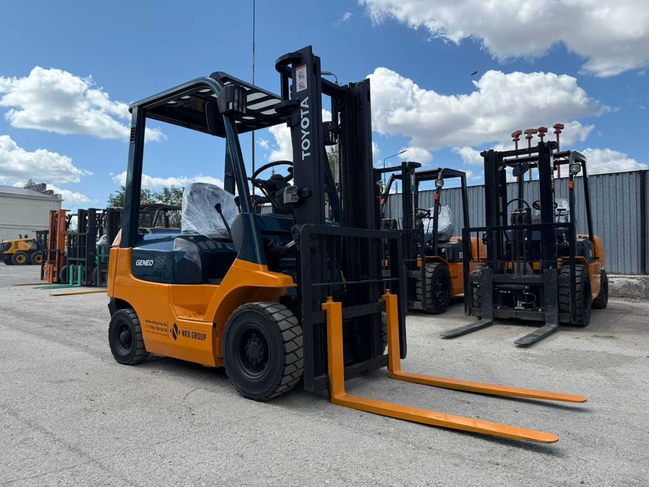 Японский Вилочный погрузчик Toyota 7FGL15