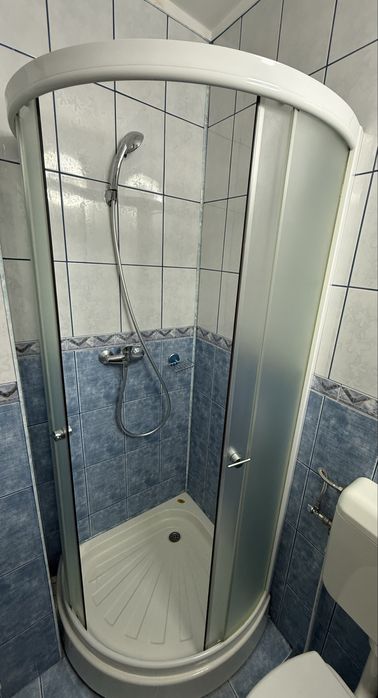 Cabina de dus cu vana