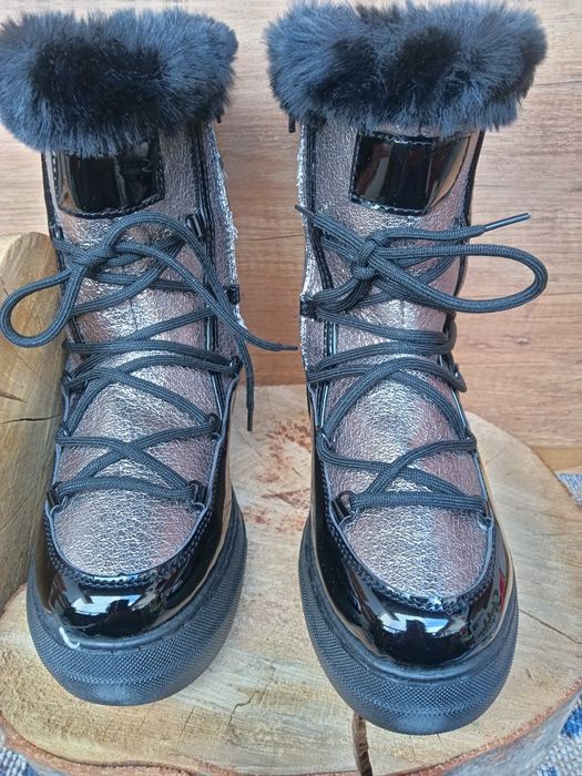 Дамски зимни апрески в сребристо сив цвят с пухче.