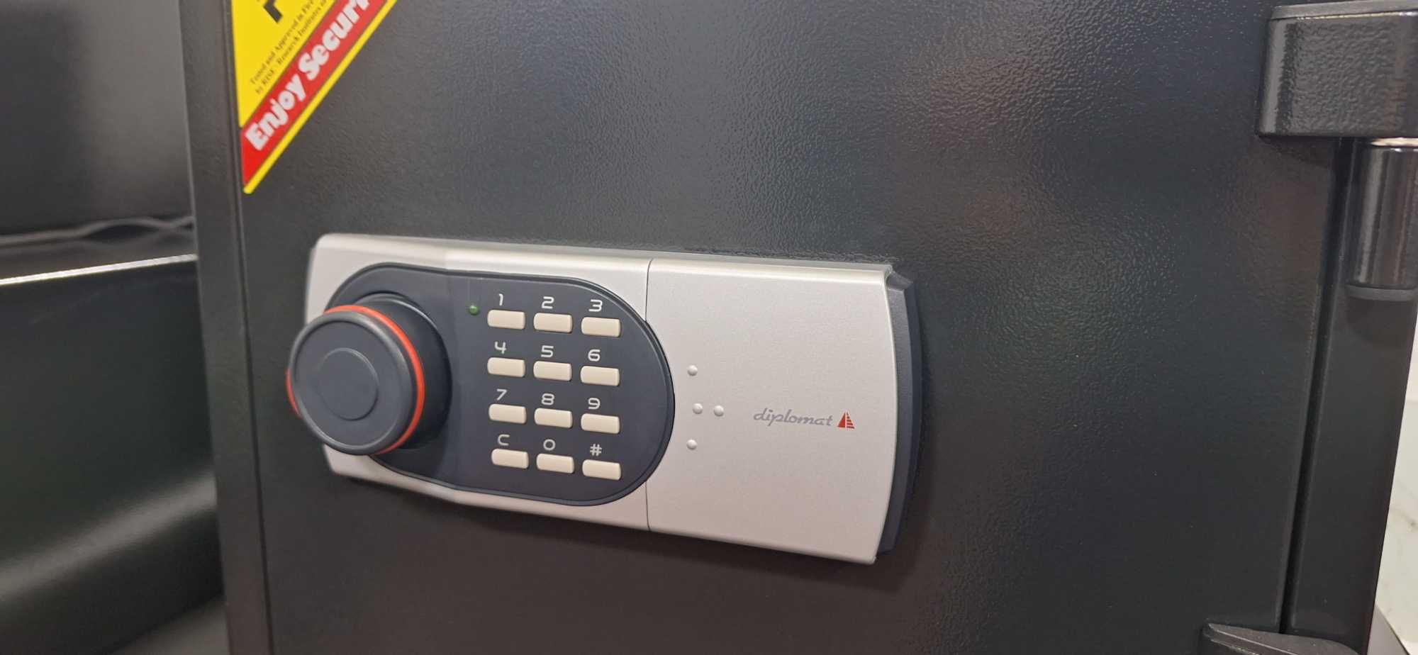 Seyf Сейф Diplomat 119. Made  in Korea.