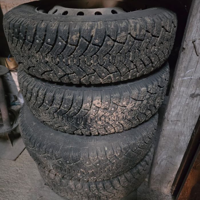 Продается зимние шины шипованные