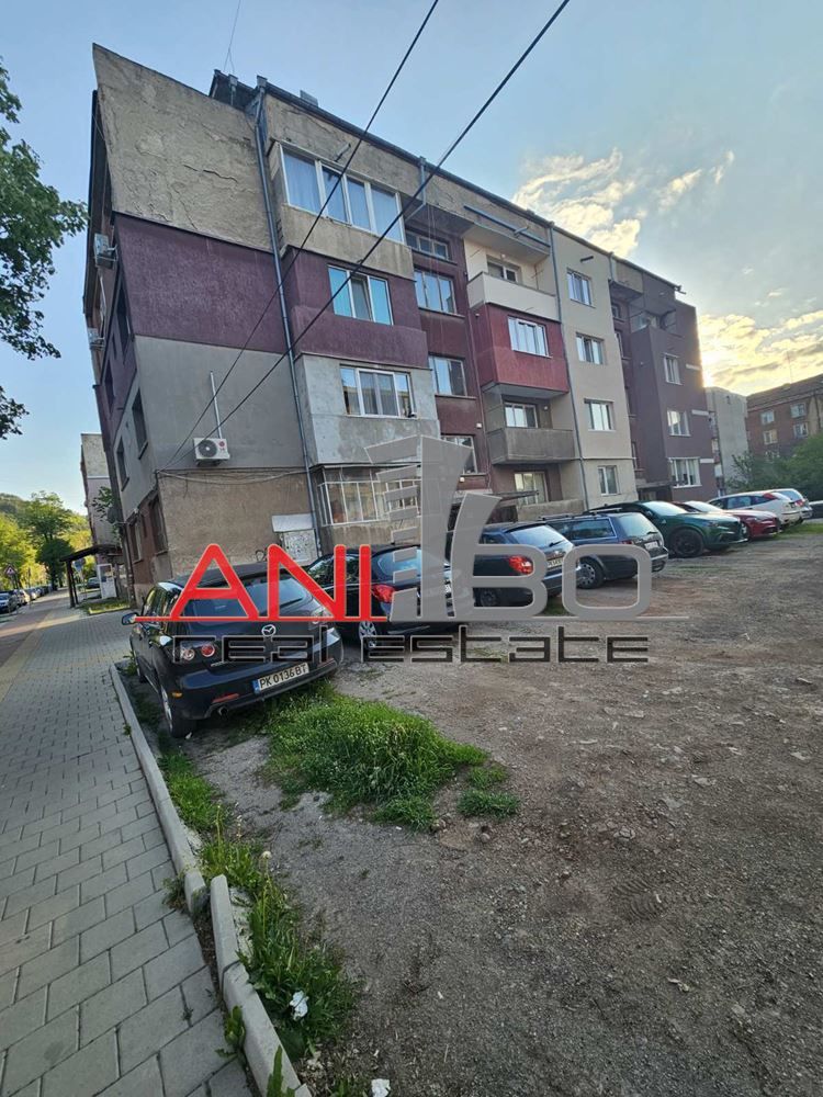 Агенция за недвижими имоти АНИ-БО продава двустаен апартамент на топ