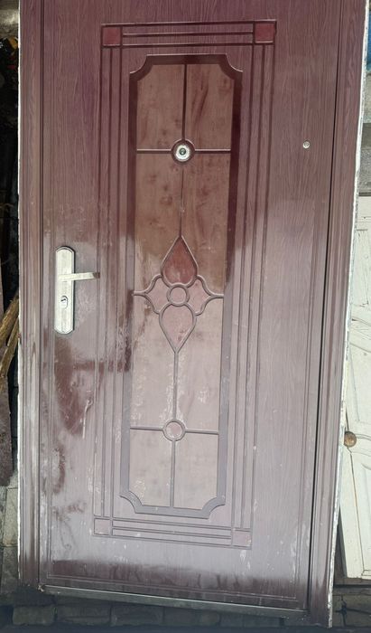 Дверь входная, железная