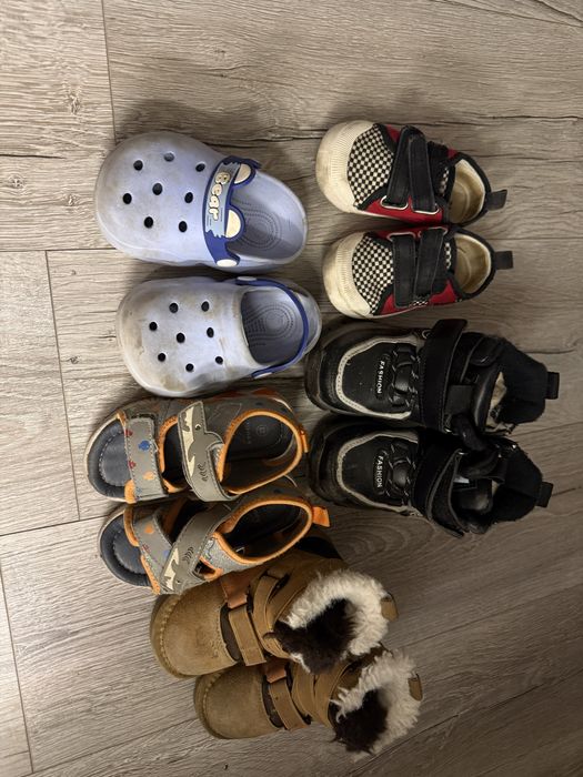 Продам детскую обувь