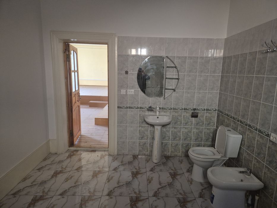 Ховли жой сотилади